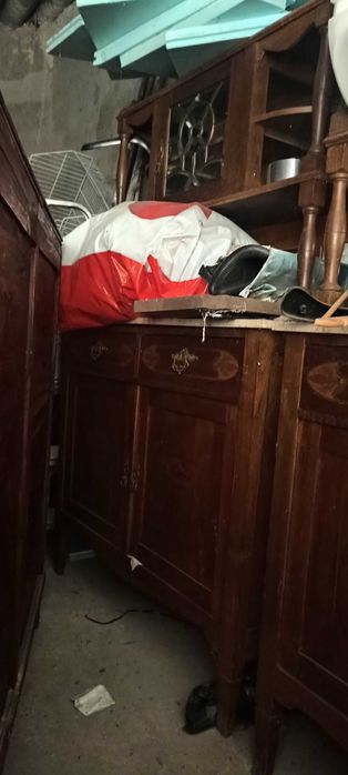 Móveis antigos. Motivo desocupar