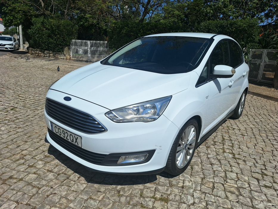 Titanium Topo de gama, bem equipado com poucos kms. Aceito retoma