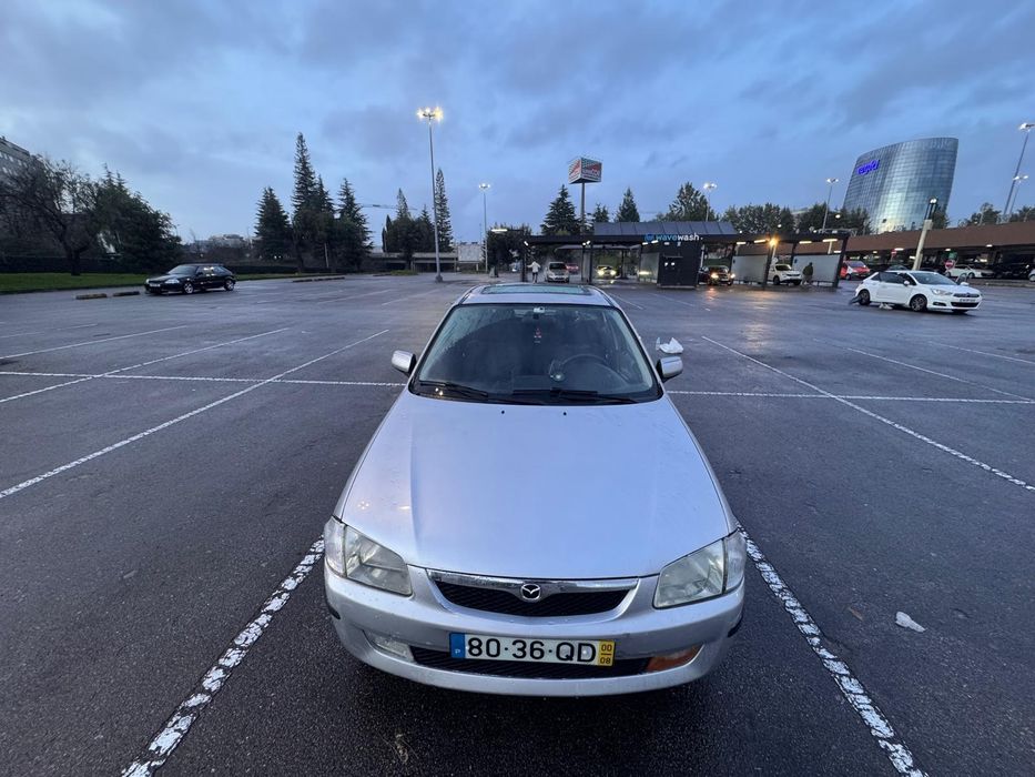 MAZDA 323F ano 2000