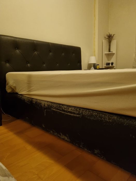 Vendo Cama em pele