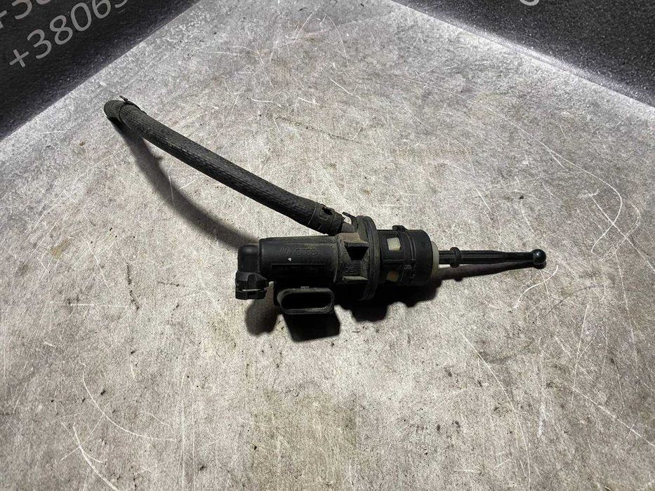 Датчик положення педалі зчеплення жабка VW Passat B7 1K0927810D