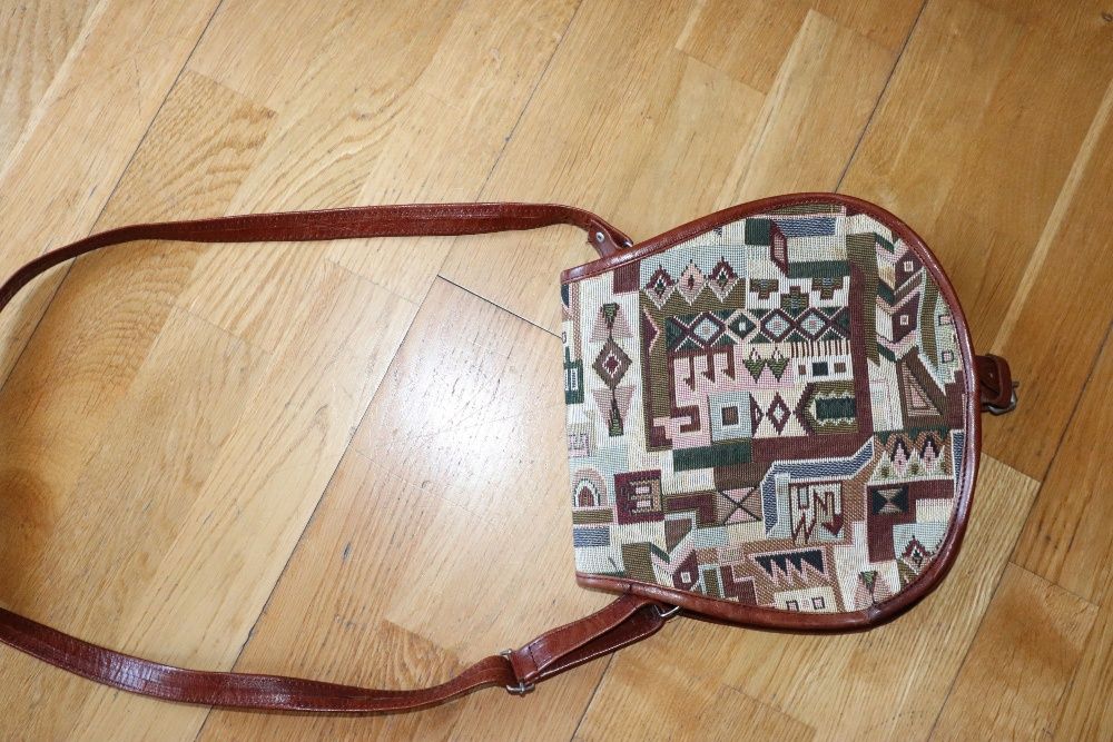 mala de pele genuina com motivos do egito