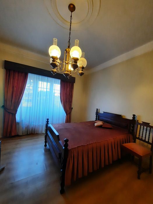 Vende-se cama e cadeira