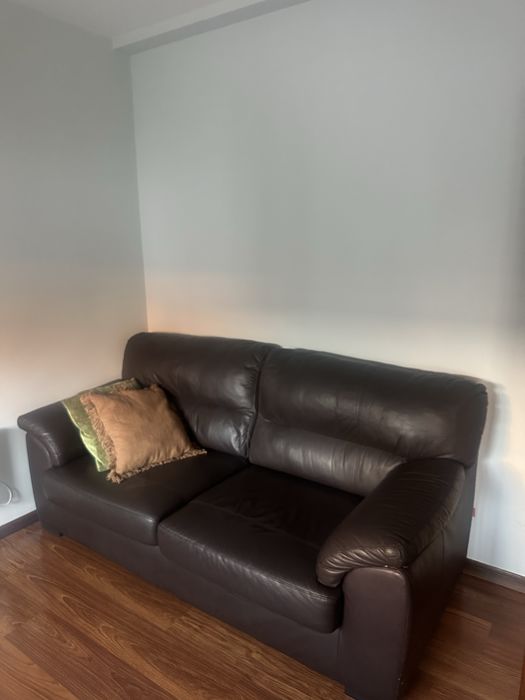 Sofa de couro castanho