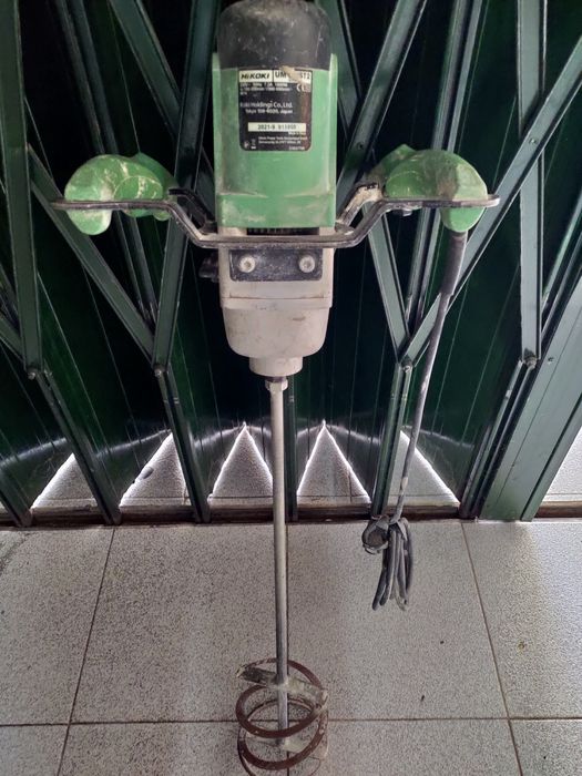 Duas misturadoras  em ótimo estado de conservação