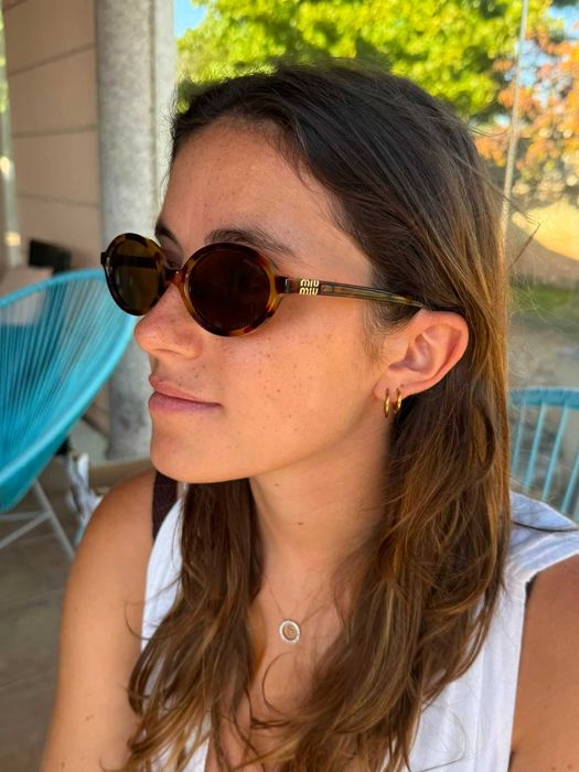 Óculos Miu Miu com caixa e acessórios