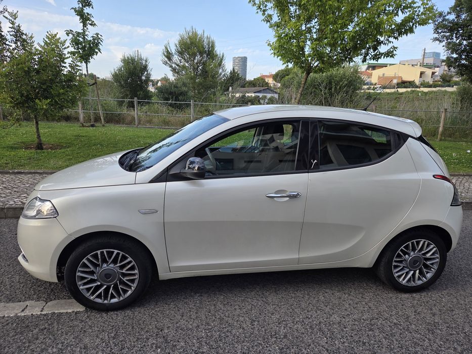 Lancia ypsilon 2011