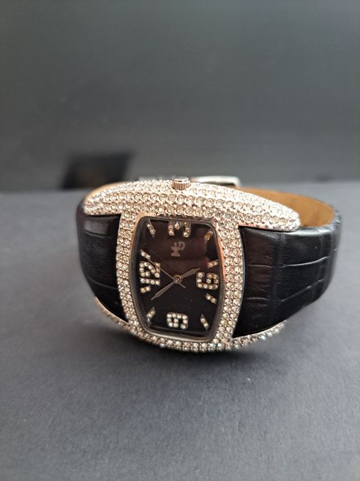 Relógio MG novo prato e brilhantes