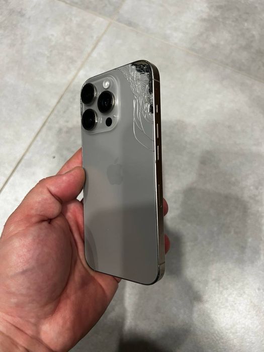 Продам айфон 16 Про заблокований