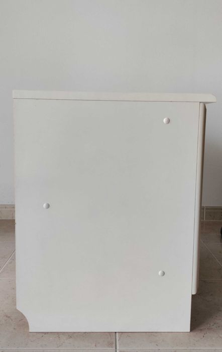 Móvel Armário de 2 duas portas arrumos e TV