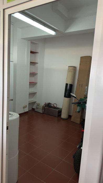 Armazém / Escritórios — 368 m² — Zona Nobre de Setúbal