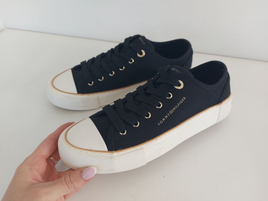 Buty damskie sneakersy Tommy Hilfiger w rozmiarze 39 nowe