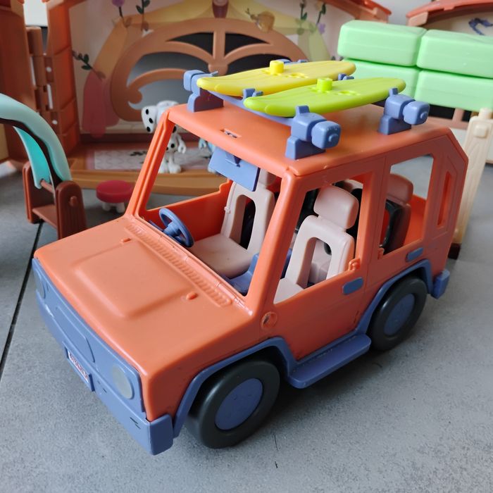 Bluey zestaw auto domek