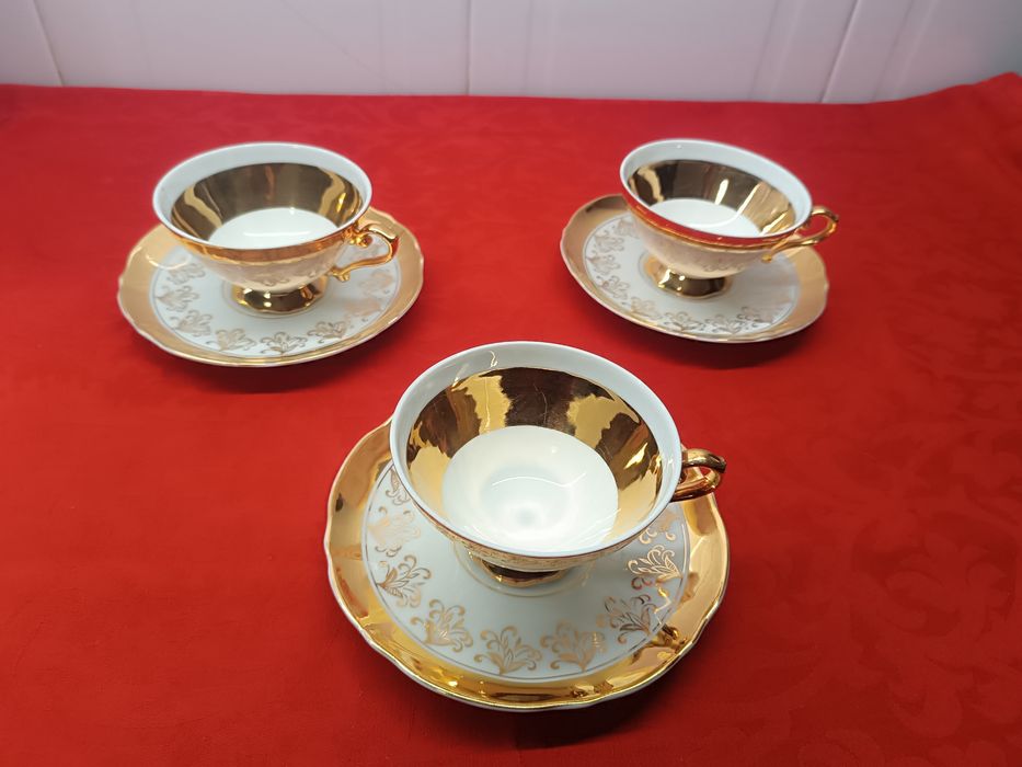 Conjunto de 3 Chávenas de Chá e Pires Antigos da Vista Alegre.