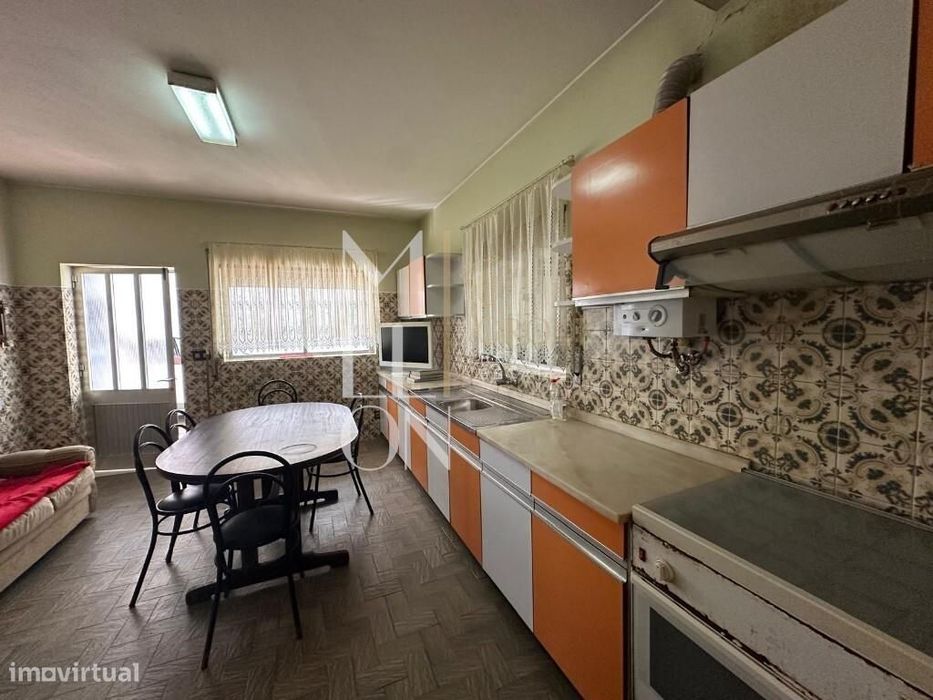 Moradia T5 Em Bustos | Lote De 2.050 M² | Oliveira Do Bairro