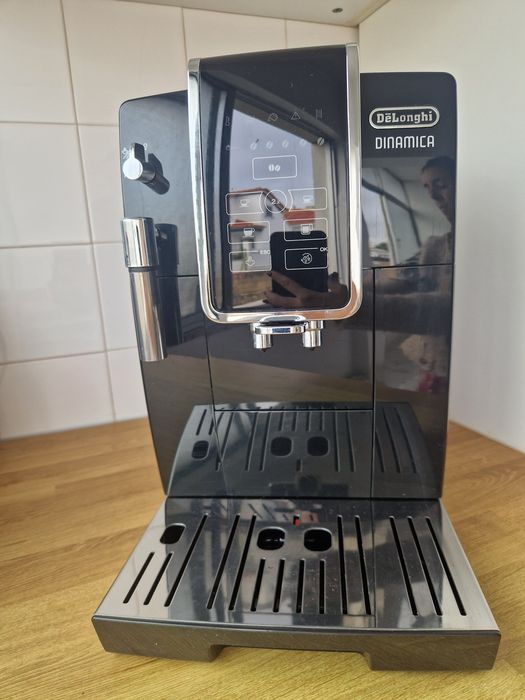 Maquina de Cafe de Grao Delonghi Dinamica
