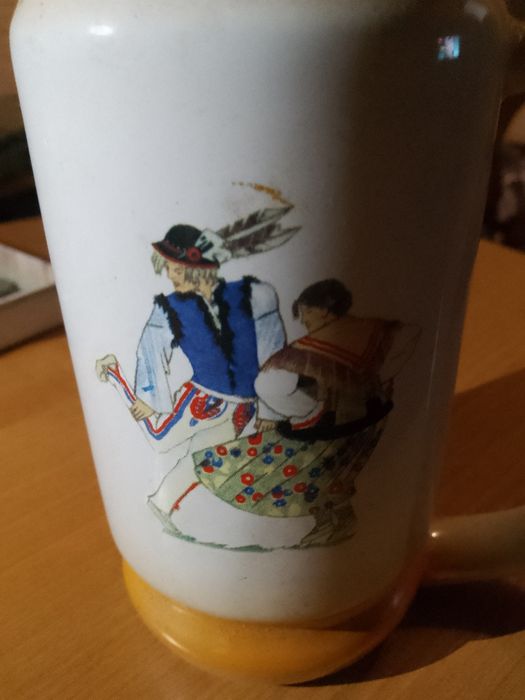 Kubek z ceramiki szlachetnej wawela
