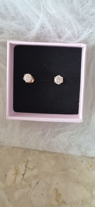 Srebrne kolczyki z moissanitem