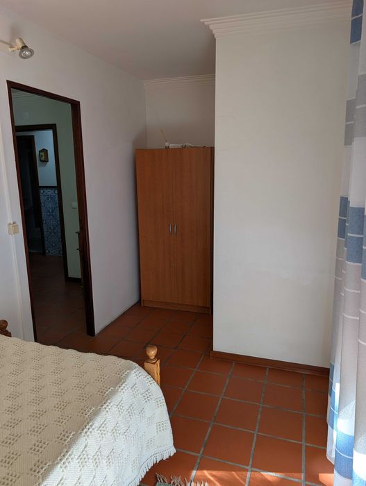 Quarto espaçoso para alugar a rapariga estudante da Universidade de Aveiro.