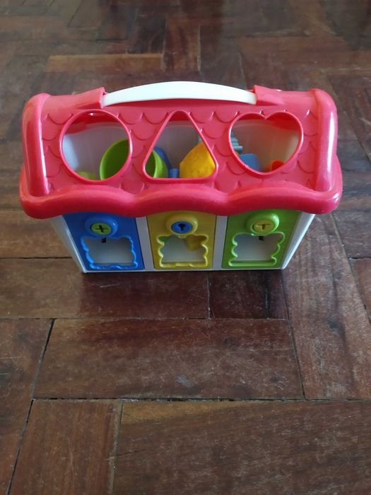 Casa com peças de encaixe e chave