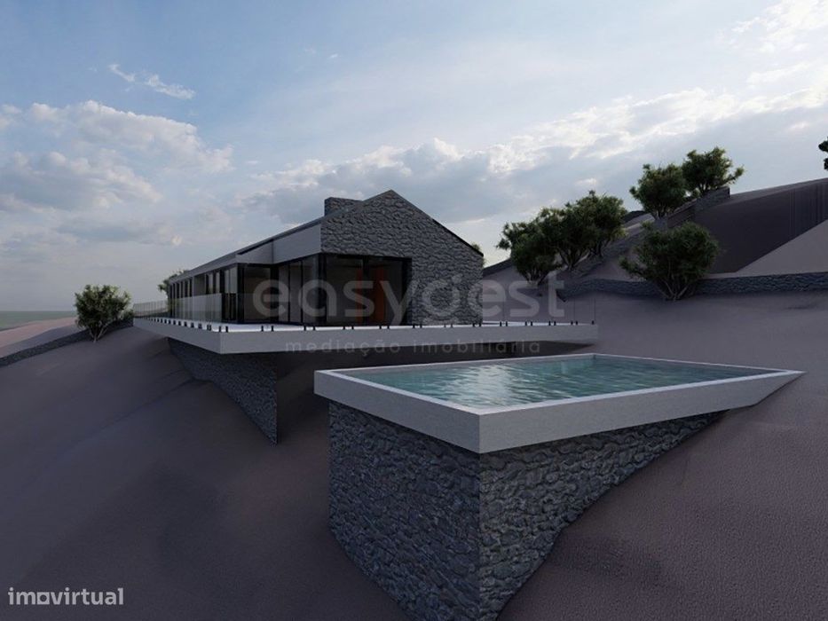 Terreno com Projeto Aprovado para Moradia T4 com Piscina e Vista Mar