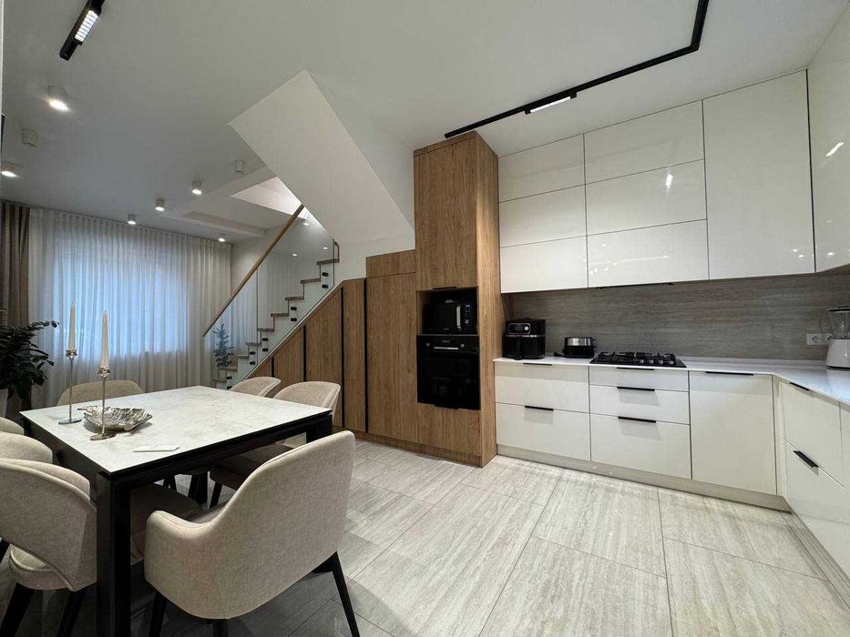 Дуплекс з ремонтом, меблями та геніальним функціоналом