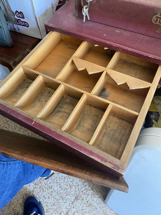 Antiga Caixa Registadora Marca ‘Tura’. Para decoração.