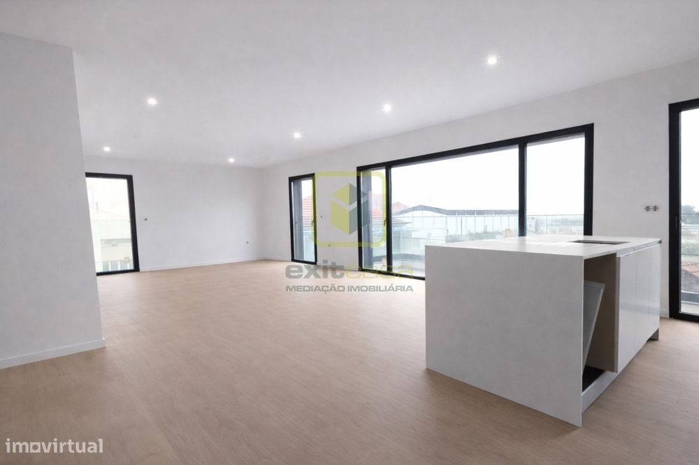 Apartamento T2 com Varanda em Aveiro — Esgueira, Aveiro