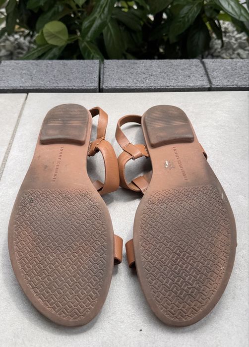 Sandały Tommy Hilfiger – skórzane, brązowe