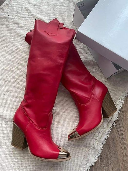 Eleganckie kozaki kowbojki złote dodatki naturalna skóra