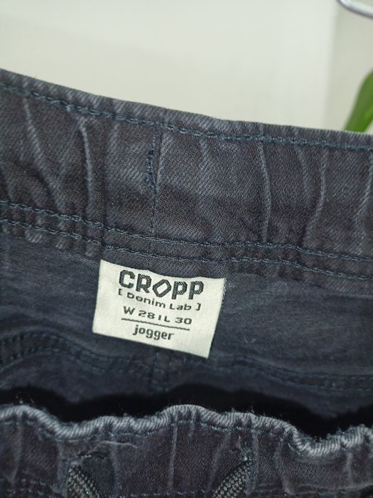 Jeansy jogger Cropp czarne
