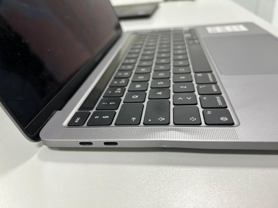 MacBook Pro 13” Apple M2 (2022) | 8 GB RAM | 256 GB SSD