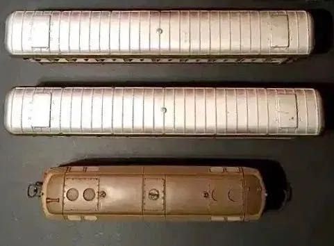 LIMA HO - 1 locomotiva - 2 carruagens - a funcionar - anos 60