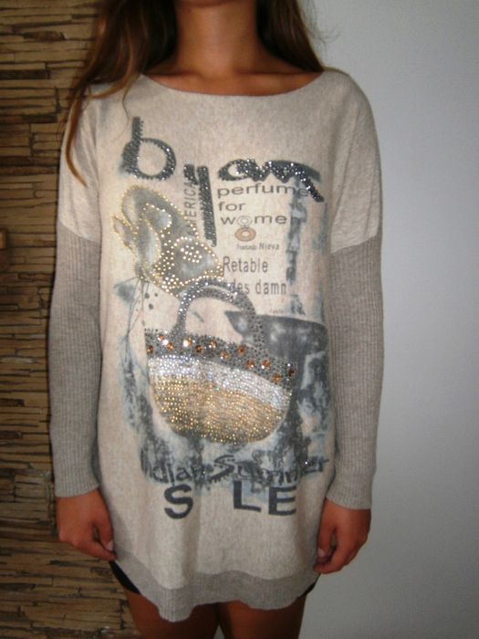 sweter oversize z kryształkami