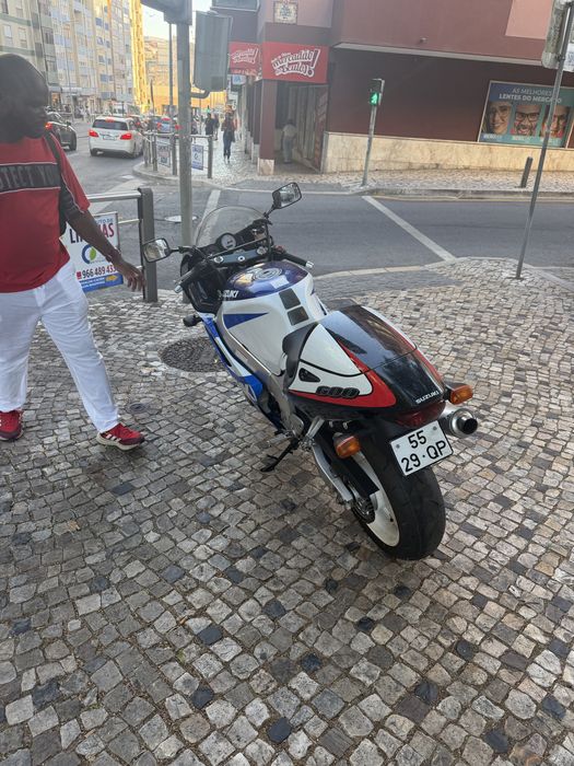 Moto suzuki reviçao feita este mes , com tudo novo 28410 kilomtros