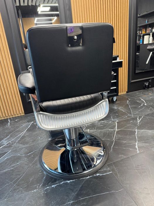 Fotel barberski stan bardzo dobry