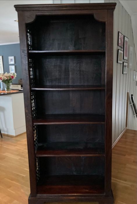 Piękny indyjski regał