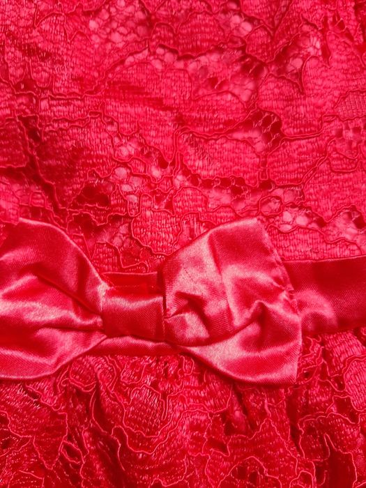 Czerwona, koronkowa sukieneczka. Rozmiar 74. 6-9 M.