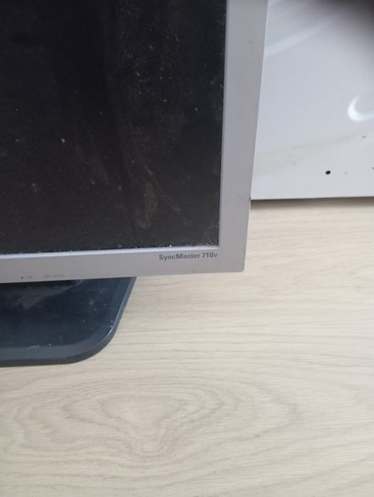 Monitor Samsung sync master 710V