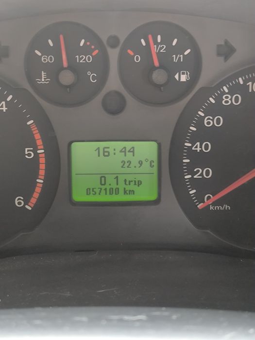 Autocaravana Ford 140cv 2010 57.000km garagem para moto