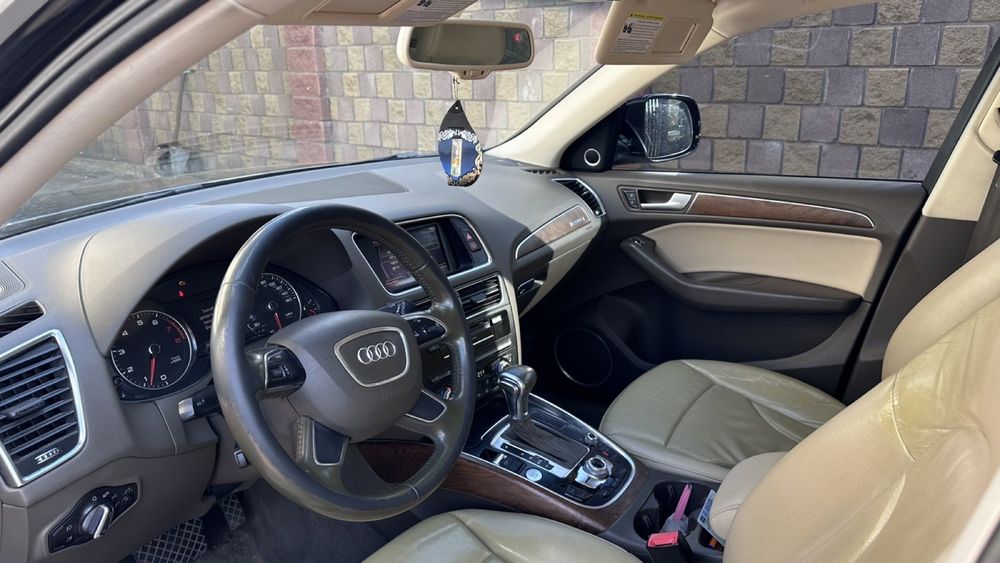 Автомобіль легковий Audi Q5