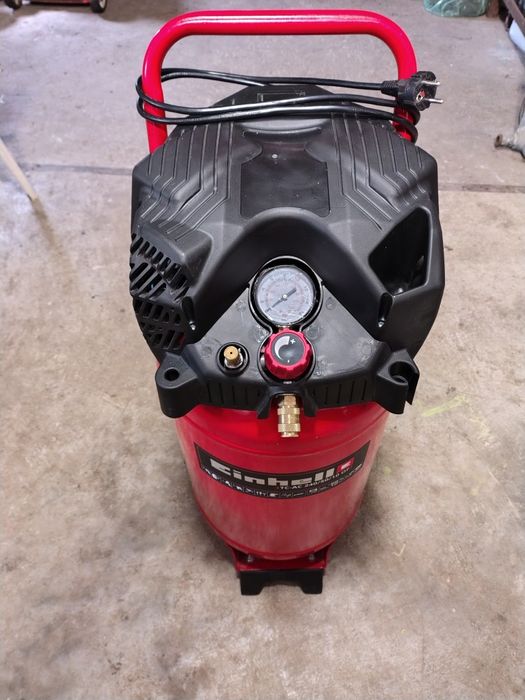 Przenośna Sprężarka z Manometrem i Reduktorem Ciśnienia Einhell 50 l.