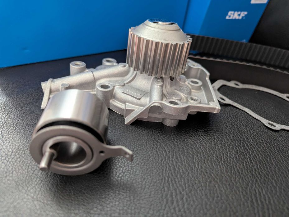 SKF VKMC90008 Комплект ГРМ (ремінь + ролик + водяний насос)