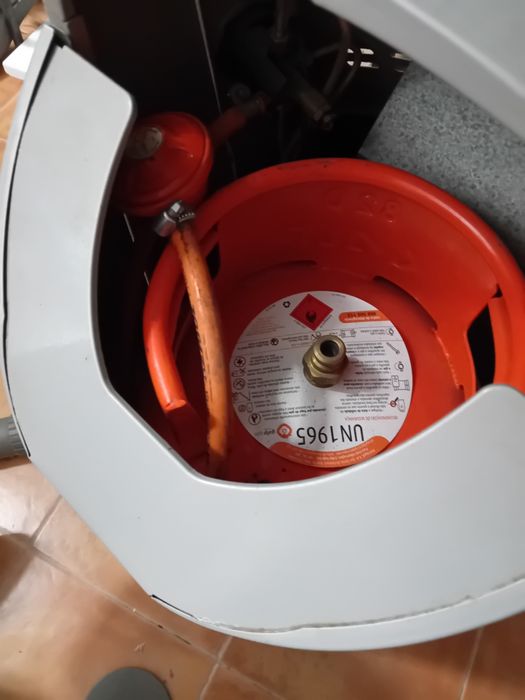 Aquecedor a gás para áreas grandes da Delonghi com botija e redutor