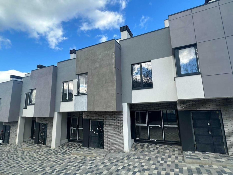 Таунхаус в стилі хай-тек, єоселя