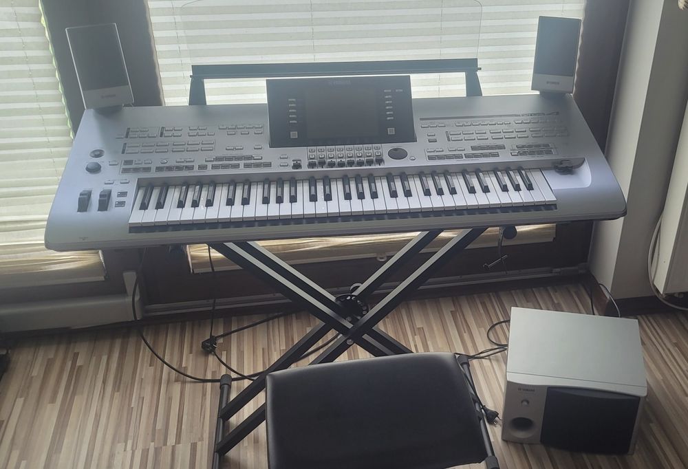 Keyboard YAMAHA TYROS 4, głośniki, statyw