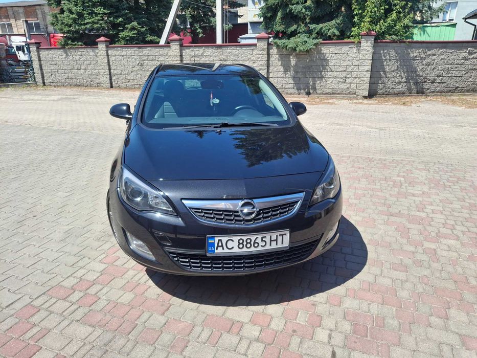 Продам Опель Астра J 2011р 1.3 дизель