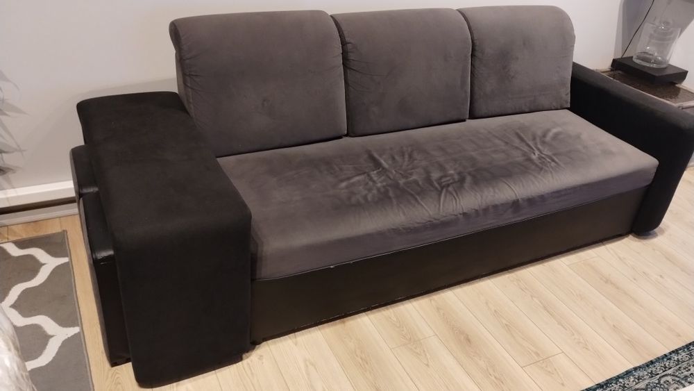 Oddam kanapę z dwiema pufami