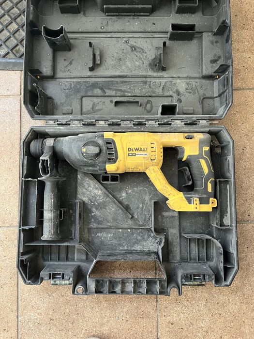 Młotowiertarka udarowa DeWalt 18V DCH133M1