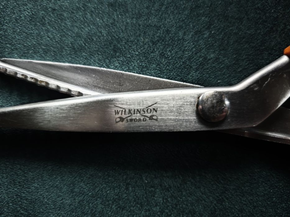 Nożyczki krawieckie ząbkowane FISKARS WILKINSON zig-zag